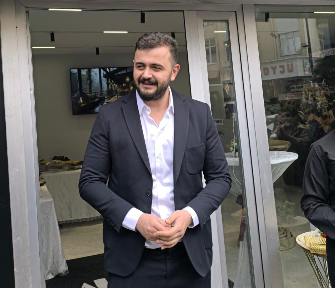 Dt. Akın Türköz - Diş Hekimi